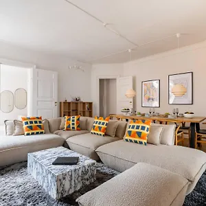 Rare 4br W Unique Details In Cph Apartment