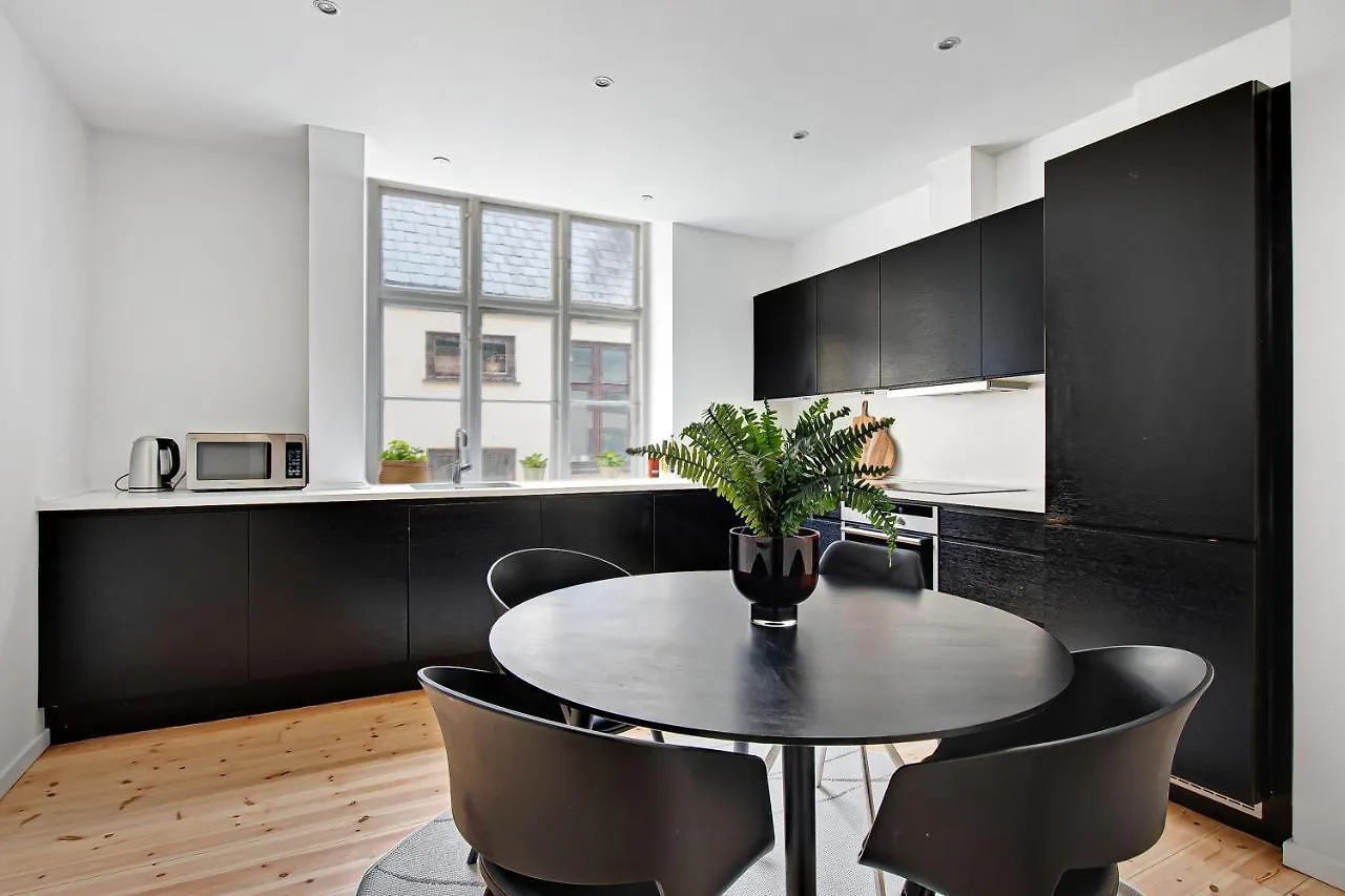 Sanders Square - Spacious Six-Bedroom Apartment Near Amalienborg Copenhagen