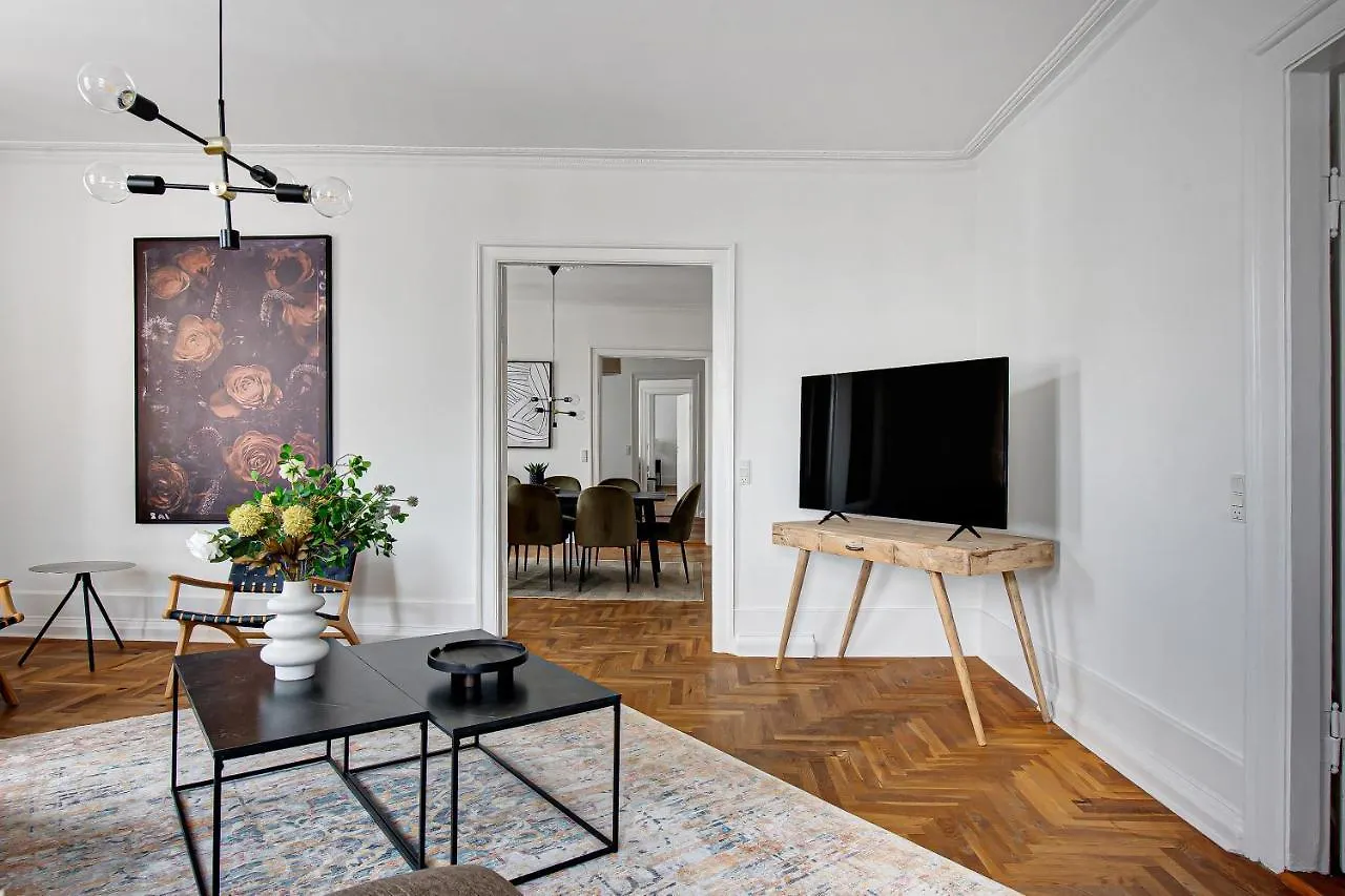 Sanders Square - Spacious Six-Bedroom Apartment Near Amalienborg Copenhagen