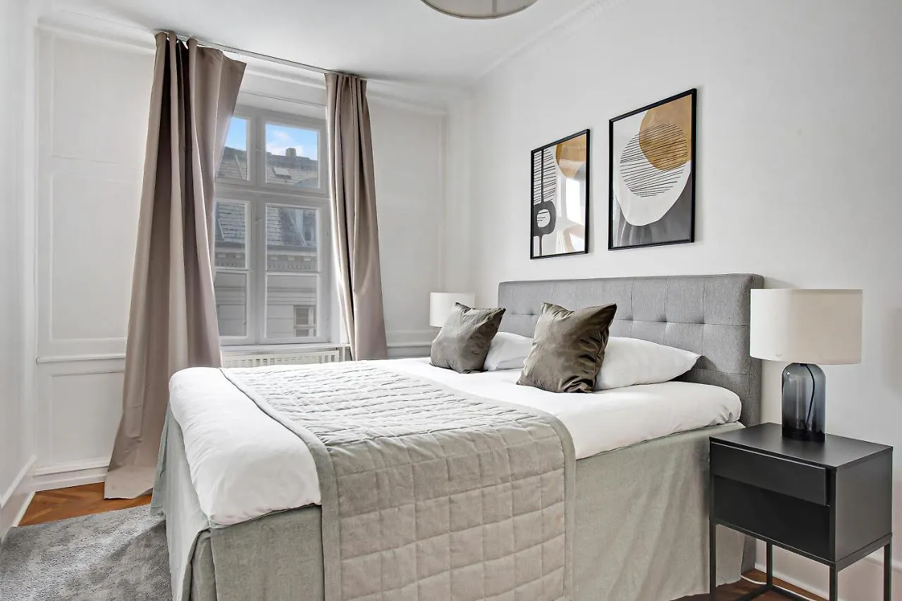 Sanders Square - Spacious Six-Bedroom Apartment Near Amalienborg Copenhagen
